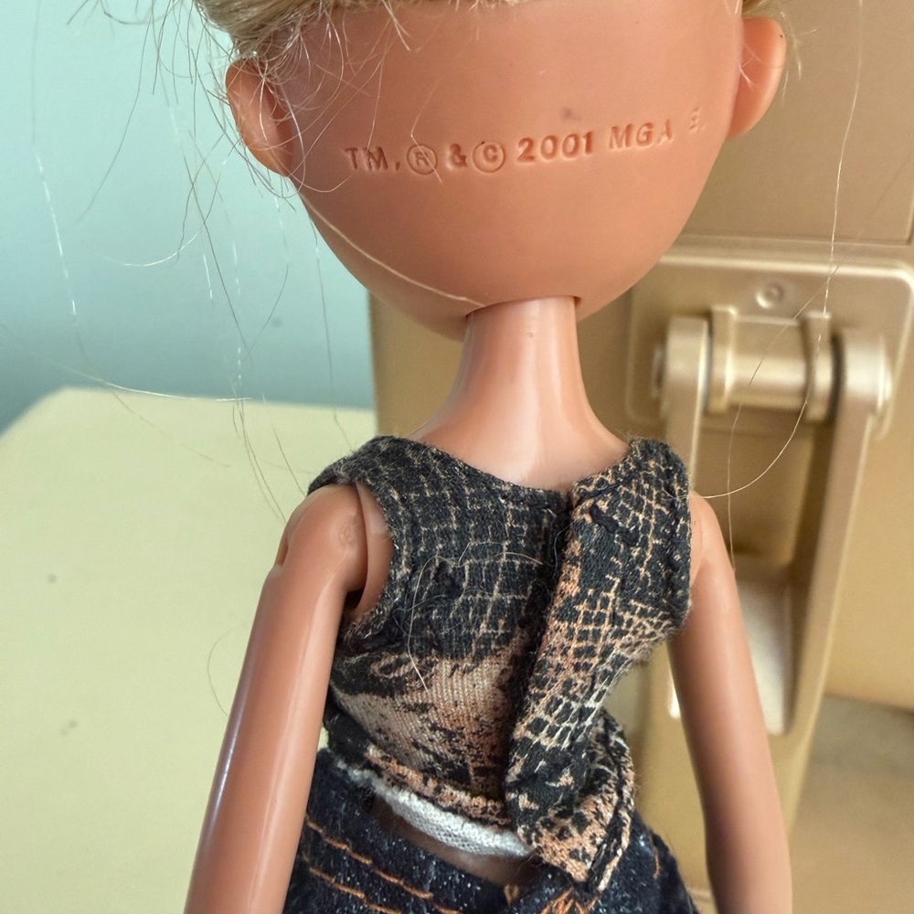 Bratz 2005 wild Wild West country Doll with Black Tan Outfit and cowboy boots - Picture 5 of 7